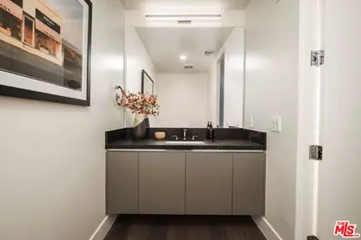 425 N Palm Dr #201, Beverly Hills, CA 90210 - Photo 19