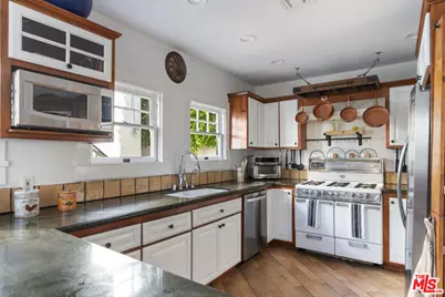 41 Vicente Ter, Santa Monica, CA 90401 - Photo 23