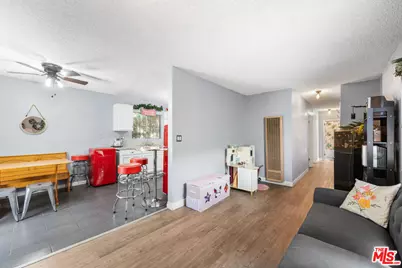 11477 Amboy Ave, San Fernando, CA 91340 - Photo 5