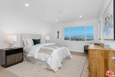 11725 Laurelwood Dr, Studio City, CA 91604 - Photo 21