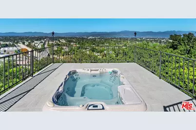 11725 Laurelwood Dr, Studio City, CA 91604 - Photo 25