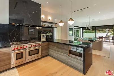 9455 Eden Dr, Beverly Hills, CA 90210 - Photo 11