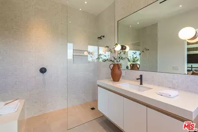 9455 Eden Dr, Beverly Hills, CA 90210 - Photo 23