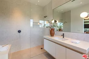 9455 Eden Dr, Beverly Hills, CA 90210 - Photo 23