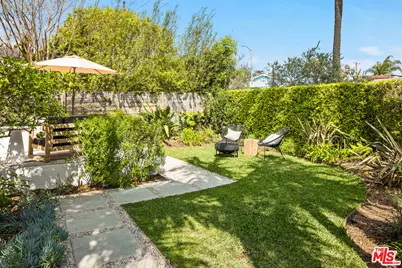 2477 Walnut Ave, Venice, CA 90291 - Photo 3