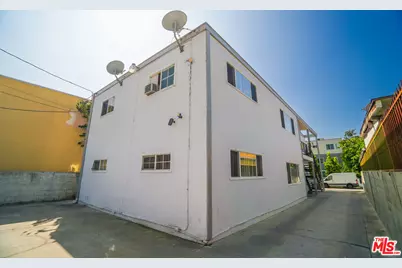 5343 Carlin St, Los Angeles, CA 90016 - Photo 9