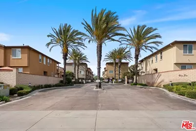 11926 Olive Glen Ln, Los Angeles, CA 90047 - Photo 27
