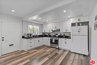 11710 Hartsook St, Valley Village, CA 91607 - Photo 19