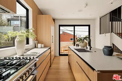 1749 S Marvin Ave, Los Angeles, CA 90019 - Photo 11