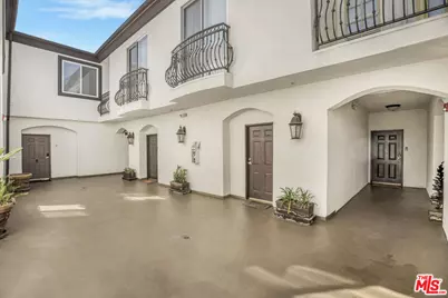 5330 Satsuma Ave, North Hollywood, CA 91601 - Photo 7