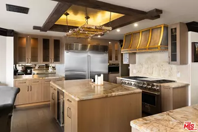 10560 Wilshire Blvd #2003, Los Angeles, CA 90024 - Photo 17