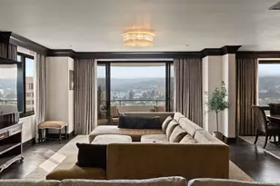 10560 Wilshire Blvd, Los Angeles, CA 90024 - Photo 11