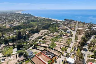 566 N Las Casas Ave, Pacific Palisades, CA 90272 - Photo 1