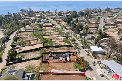 566 N Las Casas Ave, Pacific Palisades, CA 90272 - Photo 3