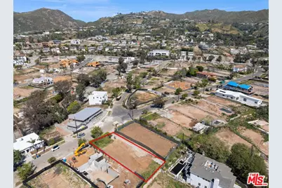 566 N Las Casas Ave, Pacific Palisades, CA 90272 - Photo 13