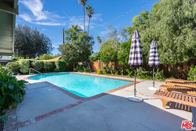 19837 Gilmore St, Woodland Hills, CA 91367 - Photo 31