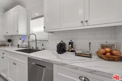 1236 S Mullen Ave, Los Angeles, CA 90019 - Photo 11