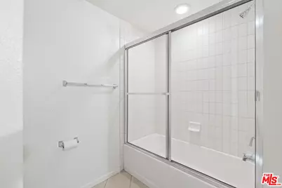 267 S San Pedro St #211, Los Angeles, CA 90012 - Photo 25
