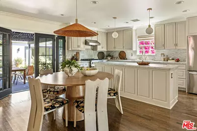 3712 S Muirfield Rd, Los Angeles, CA 90016 - Photo 9