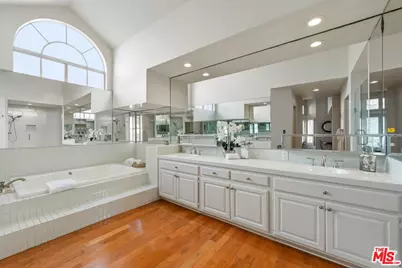 134 Roma Ct, Marina del Rey, CA 90292 - Photo 23