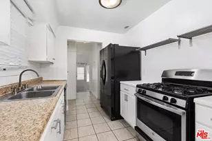 425 W Riverside Dr, Burbank, CA 91506 - Photo 9