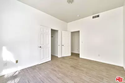705 S Gramercy Pl, Los Angeles, CA 90005 - Photo 15