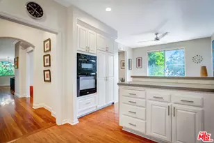 10437 Moorpark St, Toluca Lake, CA 91602 - Photo 23