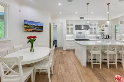 391 S Saltair Ave, Los Angeles, CA 90049 - Photo 15