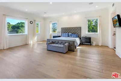 391 S Saltair Ave, Los Angeles, CA 90049 - Photo 31