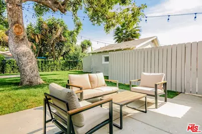 2057 W 28th St, Los Angeles, CA 90018 - Photo 17