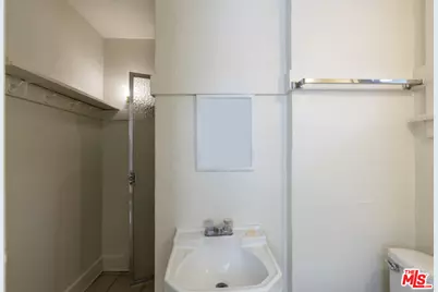 246 N Irving Blvd, Los Angeles, CA 90004 - Photo 15