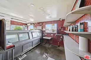 1025 W 101st St, Los Angeles, CA 90044 - Photo 13