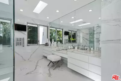 1250 Angelo Dr, Beverly Hills, CA 90210 - Photo 19