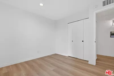 8601 International Ave #122, Canoga Park, CA 91304 - Photo 21