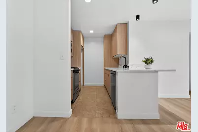 8601 International Ave #122, Canoga Park, CA 91304 - Photo 3