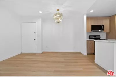 8601 International Ave #122, Canoga Park, CA 91304 - Photo 5