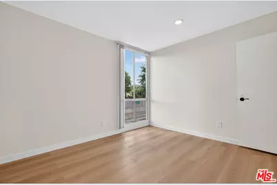 8601 International Ave #122, Canoga Park, CA 91304 - Photo 19