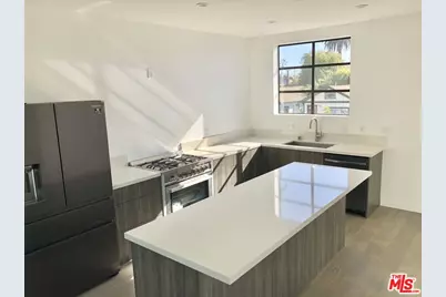 1317 Cabrillo Ave, Venice, CA 90291 - Photo 5