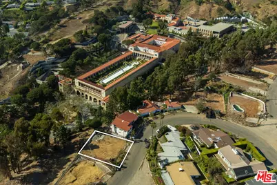 17941 Tramonto Dr, Pacific Palisades, CA 90272 - Photo 5