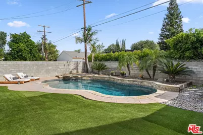 22642 Berdon St, Woodland Hills, CA 91367 - Photo 41