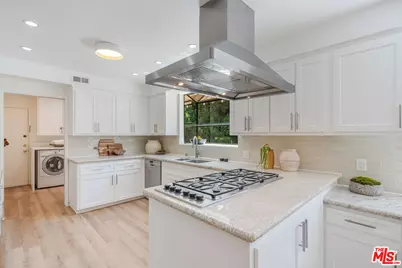 1250 N Norman Pl, Los Angeles, CA 90049 - Photo 21
