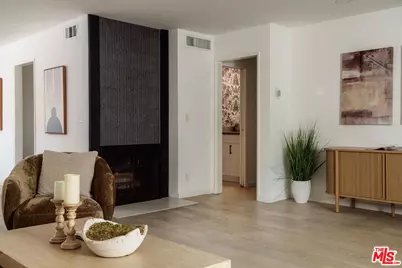 9761 Via Pavia, Burbank, CA 91504 - Photo 7