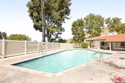 9761 Via Pavia, Burbank, CA 91504 - Photo 35