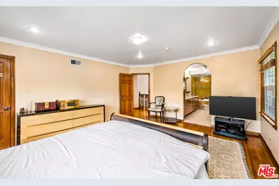 257 S Van Ness Ave, Los Angeles, CA 90004 - Photo 19