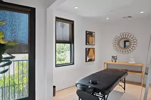 455 Castle Pl, Beverly Hills, CA 90210 - Photo 25