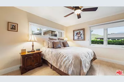 1910 Las Flores Dr, Glendale, CA 91207 - Photo 25