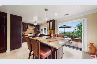 1910 Las Flores Dr, Glendale, CA 91207 - Photo 17