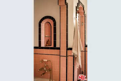 1738 S Ogden Dr, Los Angeles, CA 90019 - Photo 37