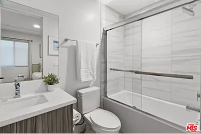6707 N Sepulveda Blvd, Van Nuys, CA 91411 - Photo 5