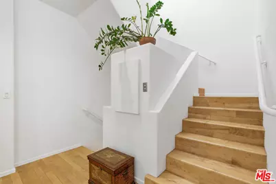 10055 Reevesbury Dr, Los Angeles, CA 90210 - Photo 17